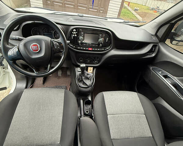 Белый Фиат Добло, объемом двигателя 1.6 л и пробегом 195 тыс. км за 12700 $, фото 35 на Automoto.ua