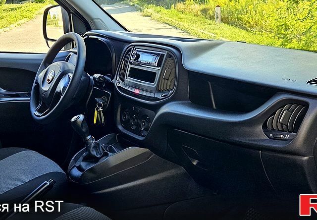 Белый Фиат Добло, объемом двигателя 1.3 л и пробегом 53 тыс. км за 12500 $, фото 6 на Automoto.ua