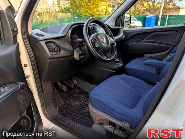 Белый Фиат Добло, объемом двигателя 1.3 л и пробегом 100 тыс. км за 10800 $, фото 6 на Automoto.ua