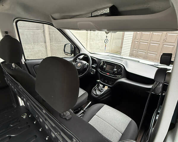 Белый Фиат Добло, объемом двигателя 1.6 л и пробегом 195 тыс. км за 12700 $, фото 18 на Automoto.ua