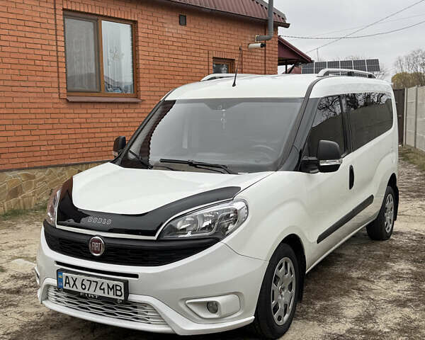Белый Фиат Добло, объемом двигателя 1.6 л и пробегом 195 тыс. км за 12700 $, фото 2 на Automoto.ua