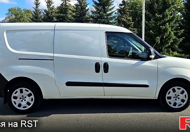 Белый Фиат Добло, объемом двигателя 1.3 л и пробегом 53 тыс. км за 12500 $, фото 3 на Automoto.ua