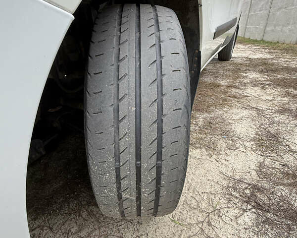 Белый Фиат Добло, объемом двигателя 1.6 л и пробегом 195 тыс. км за 12700 $, фото 45 на Automoto.ua