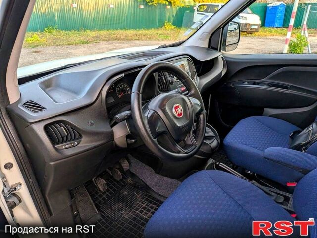 Белый Фиат Добло, объемом двигателя 1.3 л и пробегом 100 тыс. км за 10800 $, фото 11 на Automoto.ua