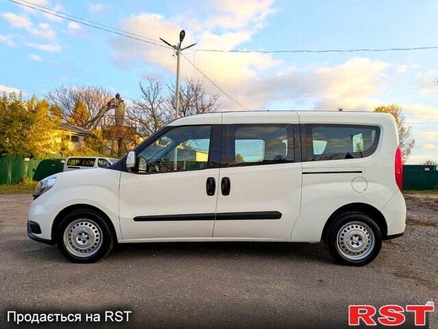 Белый Фиат Добло, объемом двигателя 1.3 л и пробегом 100 тыс. км за 10800 $, фото 5 на Automoto.ua