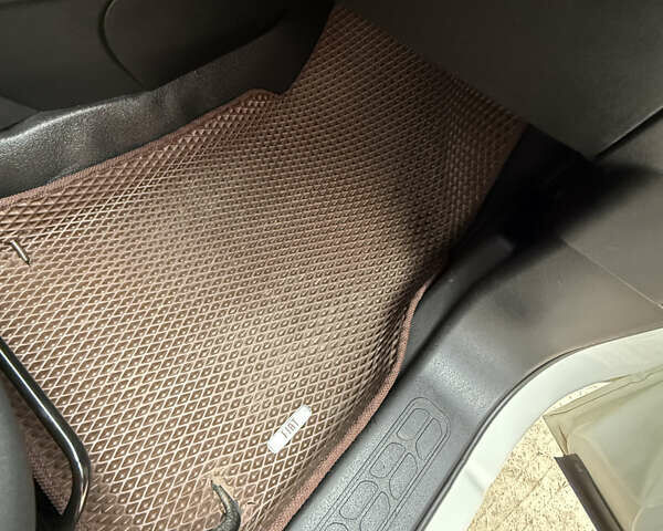 Белый Фиат Добло, объемом двигателя 1.6 л и пробегом 195 тыс. км за 12700 $, фото 28 на Automoto.ua