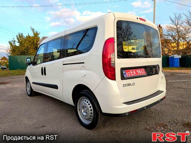 Белый Фиат Добло, объемом двигателя 1.3 л и пробегом 100 тыс. км за 10800 $, фото 3 на Automoto.ua
