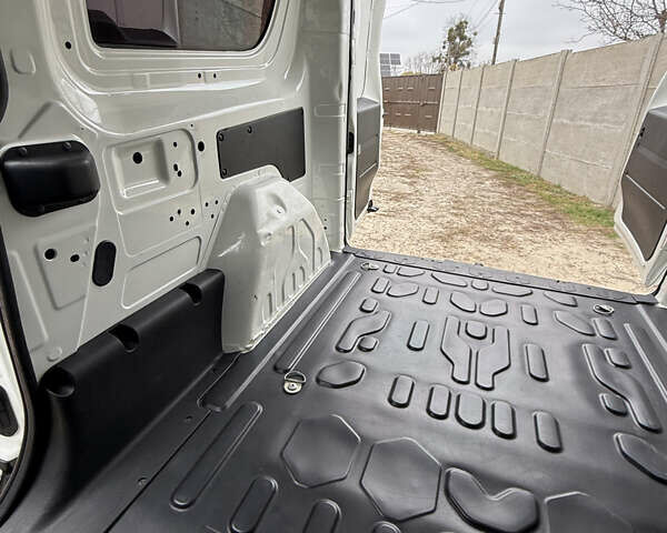 Белый Фиат Добло, объемом двигателя 1.6 л и пробегом 195 тыс. км за 12700 $, фото 23 на Automoto.ua