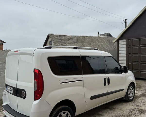 Белый Фиат Добло, объемом двигателя 1.6 л и пробегом 195 тыс. км за 12700 $, фото 7 на Automoto.ua