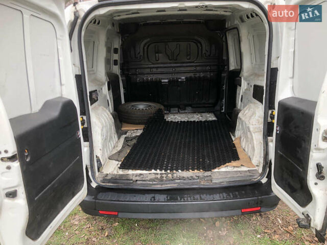 Белый Фиат Добло, объемом двигателя 1.37 л и пробегом 127 тыс. км за 9500 $, фото 10 на Automoto.ua