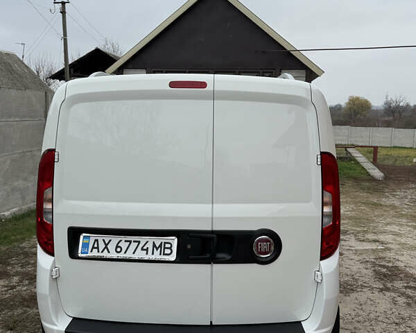 Белый Фиат Добло, объемом двигателя 1.6 л и пробегом 195 тыс. км за 12700 $, фото 4 на Automoto.ua