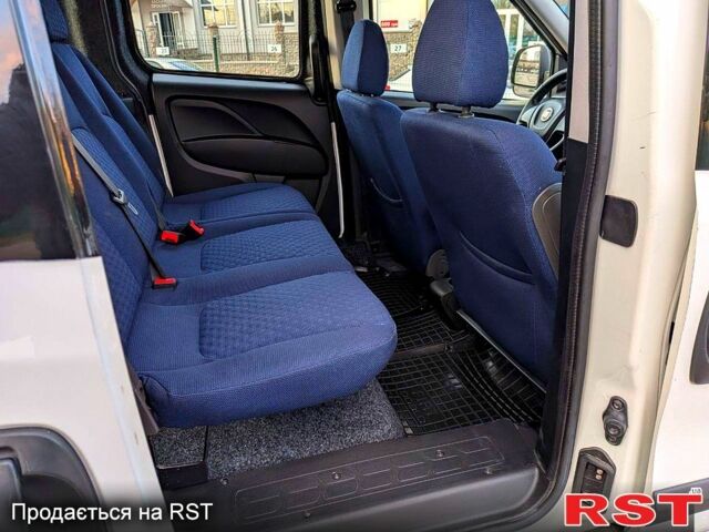 Белый Фиат Добло, объемом двигателя 1.3 л и пробегом 100 тыс. км за 10800 $, фото 12 на Automoto.ua