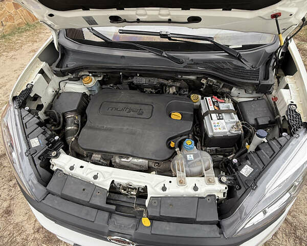 Белый Фиат Добло, объемом двигателя 1.6 л и пробегом 195 тыс. км за 12700 $, фото 40 на Automoto.ua