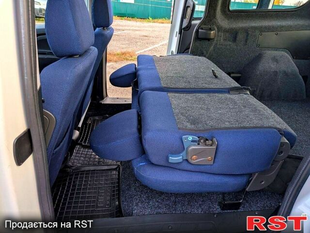 Белый Фиат Добло, объемом двигателя 1.3 л и пробегом 100 тыс. км за 10800 $, фото 7 на Automoto.ua