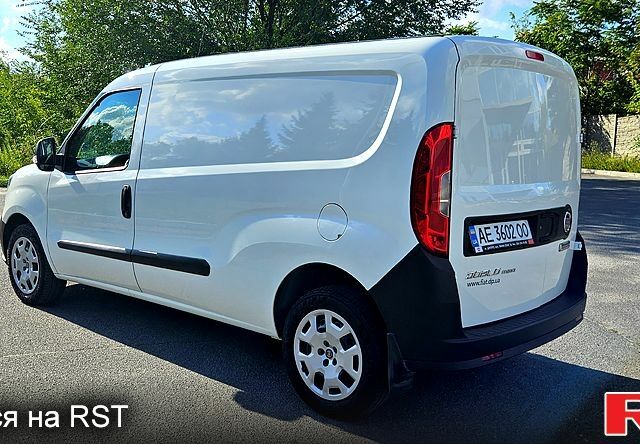 Белый Фиат Добло, объемом двигателя 1.3 л и пробегом 53 тыс. км за 12500 $, фото 2 на Automoto.ua