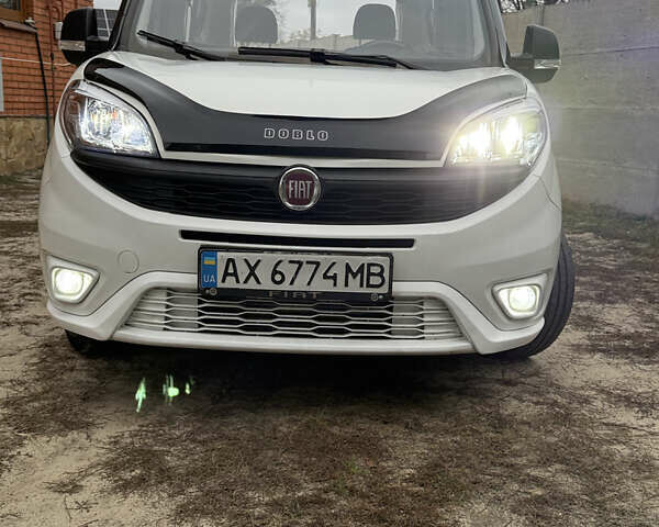 Белый Фиат Добло, объемом двигателя 1.6 л и пробегом 195 тыс. км за 12700 $, фото 48 на Automoto.ua
