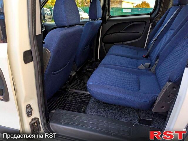 Белый Фиат Добло, объемом двигателя 1.3 л и пробегом 100 тыс. км за 10800 $, фото 10 на Automoto.ua