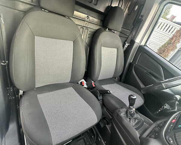 Белый Фиат Добло, объемом двигателя 1.2 л и пробегом 171 тыс. км за 9900 $, фото 8 на Automoto.ua