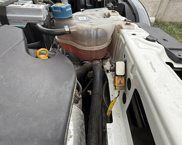 Белый Фиат Добло, объемом двигателя 1.6 л и пробегом 195 тыс. км за 12700 $, фото 44 на Automoto.ua