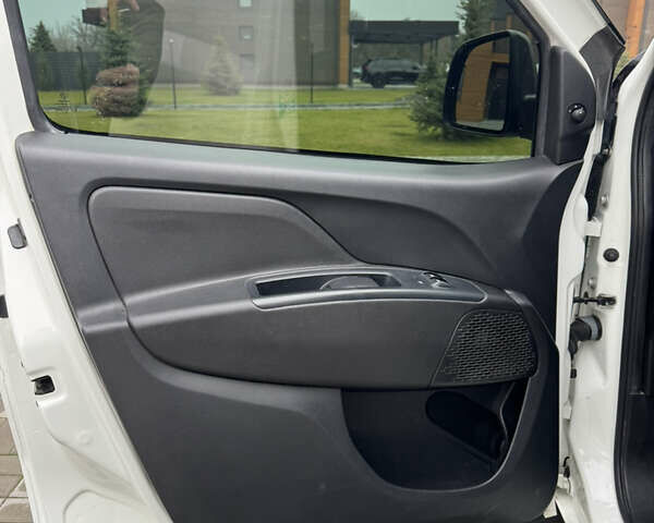 Білий Фіат Добло, об'ємом двигуна 1.25 л та пробігом 111 тис. км за 9500 $, фото 8 на Automoto.ua