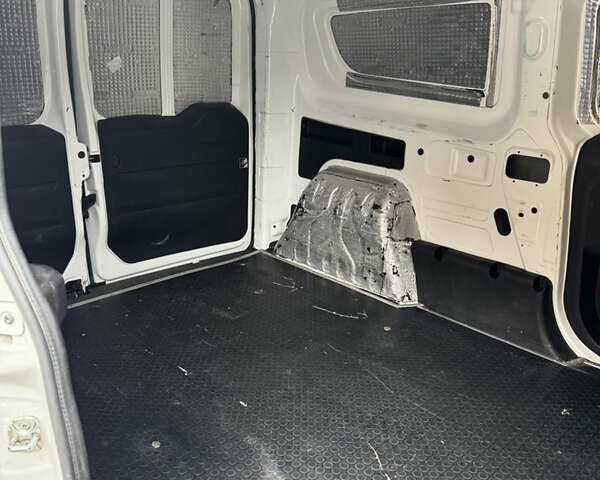 Білий Фіат Добло, об'ємом двигуна 1.25 л та пробігом 111 тис. км за 9500 $, фото 14 на Automoto.ua