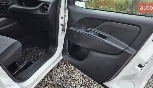 Белый Фиат Добло, объемом двигателя 1.37 л и пробегом 176 тыс. км за 6900 $, фото 16 на Automoto.ua