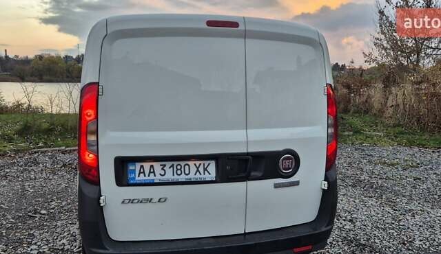 Белый Фиат Добло, объемом двигателя 1.37 л и пробегом 176 тыс. км за 6900 $, фото 6 на Automoto.ua