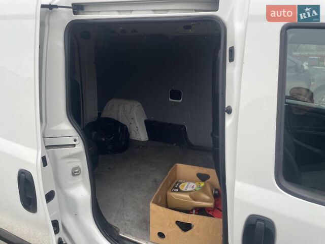 Белый Фиат Добло, объемом двигателя 1.6 л и пробегом 138 тыс. км за 10500 $, фото 7 на Automoto.ua