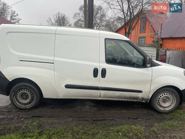Белый Фиат Добло, объемом двигателя 1.6 л и пробегом 138 тыс. км за 10500 $, фото 3 на Automoto.ua