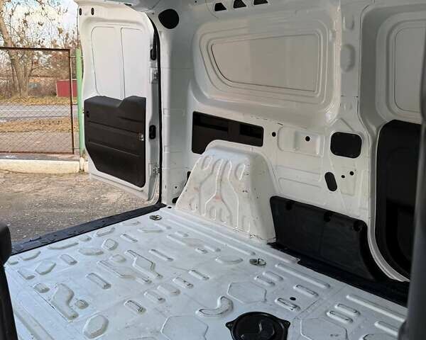 Белый Фиат Добло, объемом двигателя 1.6 л и пробегом 85 тыс. км за 14200 $, фото 22 на Automoto.ua