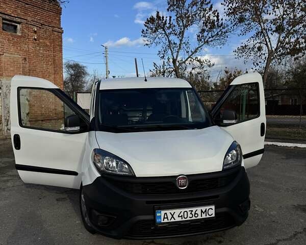 Белый Фиат Добло, объемом двигателя 1.6 л и пробегом 85 тыс. км за 14200 $, фото 2 на Automoto.ua