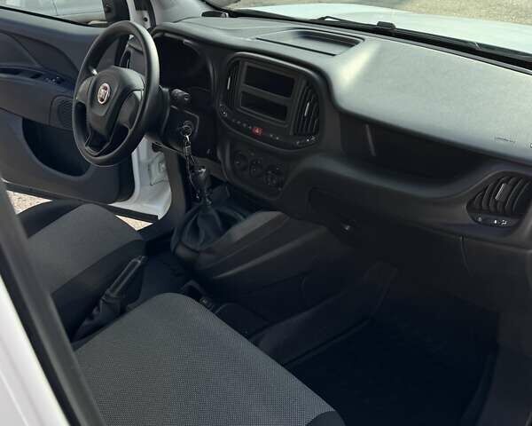 Белый Фиат Добло, объемом двигателя 1.6 л и пробегом 85 тыс. км за 14200 $, фото 11 на Automoto.ua