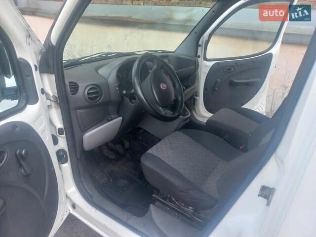 Білий Фіат Добло, об'ємом двигуна 1.4 л та пробігом 296 тис. км за 2900 $, фото 6 на Automoto.ua