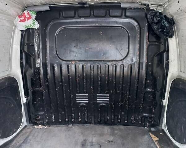 Білий Фіат Добло, об'ємом двигуна 1.4 л та пробігом 296 тис. км за 2900 $, фото 10 на Automoto.ua