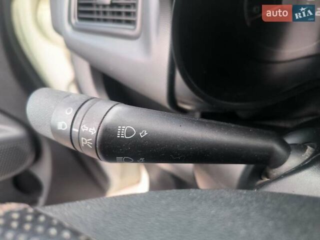 Белый Фиат Добло, объемом двигателя 1.37 л и пробегом 299 тыс. км за 4590 $, фото 17 на Automoto.ua