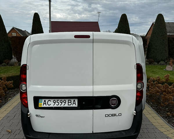 Белый Фиат Добло, объемом двигателя 1.25 л и пробегом 172 тыс. км за 6800 $, фото 3 на Automoto.ua