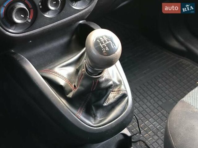 Белый Фиат Добло, объемом двигателя 1.37 л и пробегом 299 тыс. км за 4590 $, фото 15 на Automoto.ua