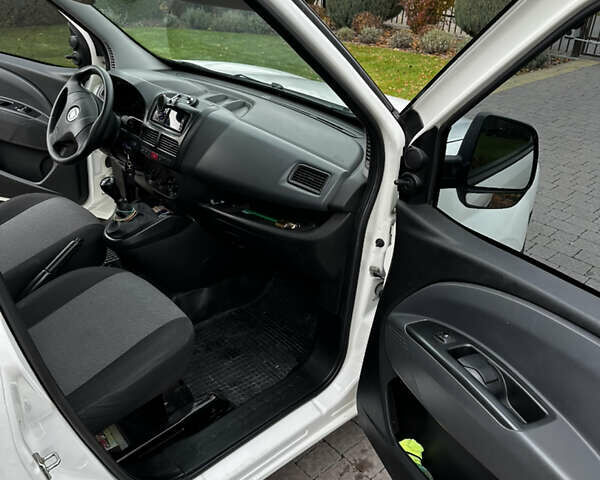 Белый Фиат Добло, объемом двигателя 1.25 л и пробегом 172 тыс. км за 6800 $, фото 13 на Automoto.ua