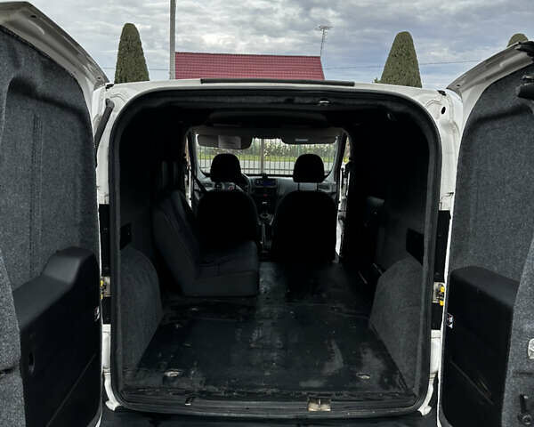 Белый Фиат Добло, объемом двигателя 1.25 л и пробегом 172 тыс. км за 6800 $, фото 11 на Automoto.ua