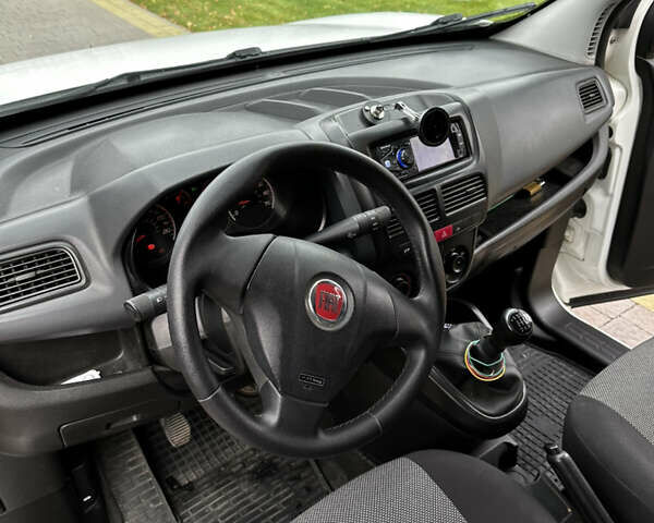 Белый Фиат Добло, объемом двигателя 1.25 л и пробегом 172 тыс. км за 6800 $, фото 8 на Automoto.ua