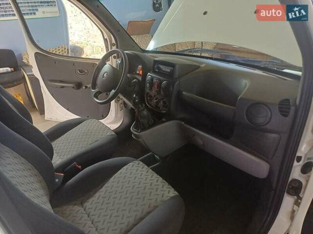 Белый Фиат Добло, объемом двигателя 1.25 л и пробегом 133 тыс. км за 5500 $, фото 9 на Automoto.ua