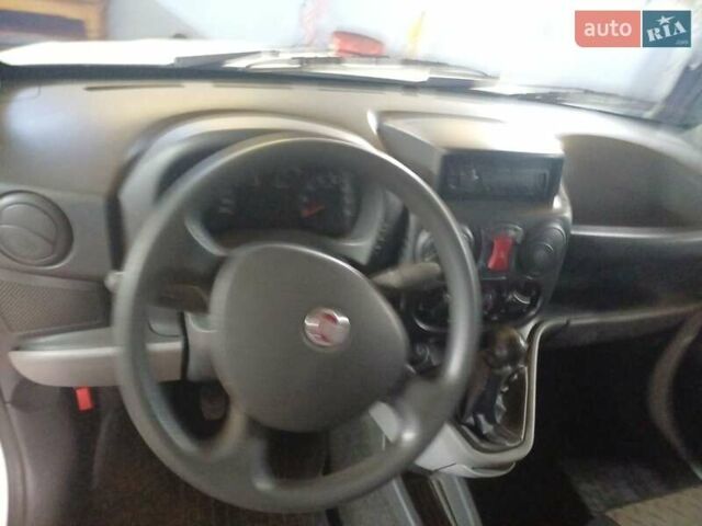 Белый Фиат Добло, объемом двигателя 1.25 л и пробегом 133 тыс. км за 5500 $, фото 5 на Automoto.ua