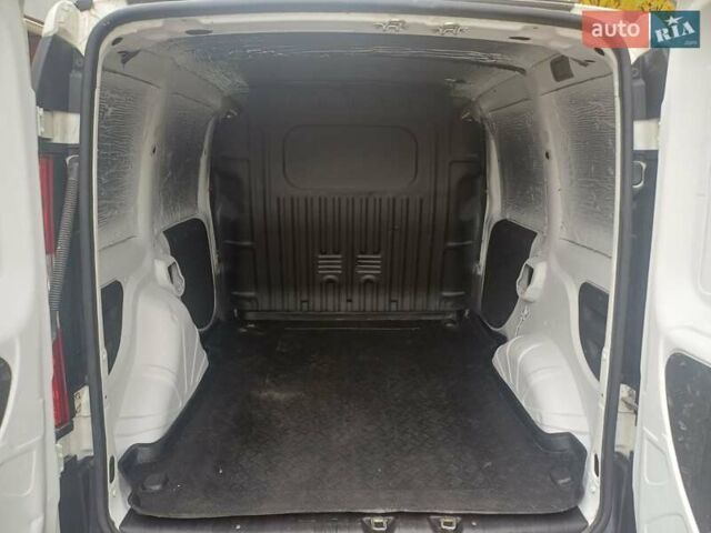 Белый Фиат Добло, объемом двигателя 1.25 л и пробегом 133 тыс. км за 5500 $, фото 4 на Automoto.ua