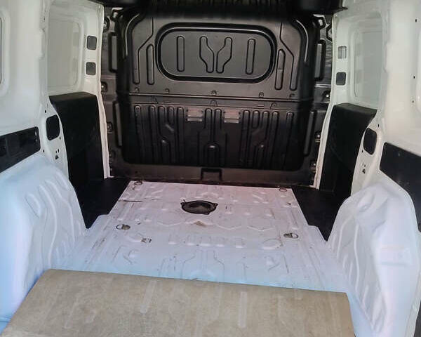 Білий Фіат Добло, об'ємом двигуна 1.25 л та пробігом 133 тис. км за 6000 $, фото 12 на Automoto.ua