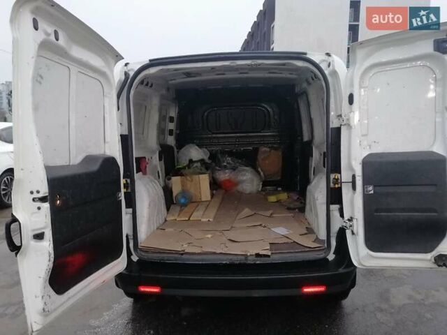 Белый Фиат Добло, объемом двигателя 1.25 л и пробегом 214 тыс. км за 8600 $, фото 7 на Automoto.ua