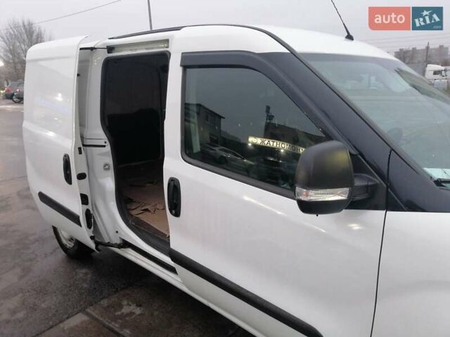 Белый Фиат Добло, объемом двигателя 1.25 л и пробегом 214 тыс. км за 8600 $, фото 2 на Automoto.ua