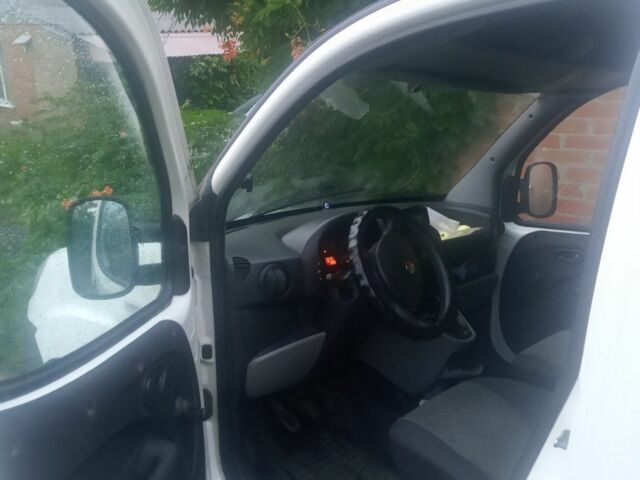 Белый Фиат Добло, объемом двигателя 0 л и пробегом 242 тыс. км за 5500 $, фото 1 на Automoto.ua