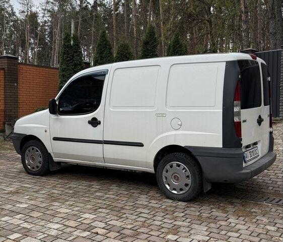 Белый Фиат Добло, объемом двигателя 1.2 л и пробегом 277 тыс. км за 2900 $, фото 1 на Automoto.ua