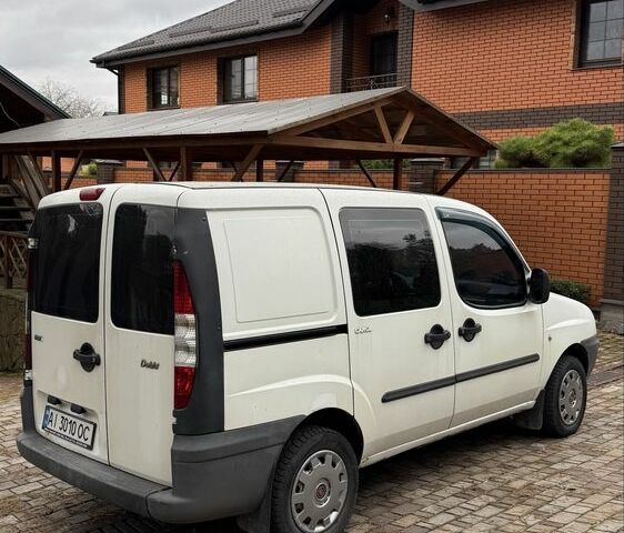 Белый Фиат Добло, объемом двигателя 1.2 л и пробегом 277 тыс. км за 2900 $, фото 4 на Automoto.ua