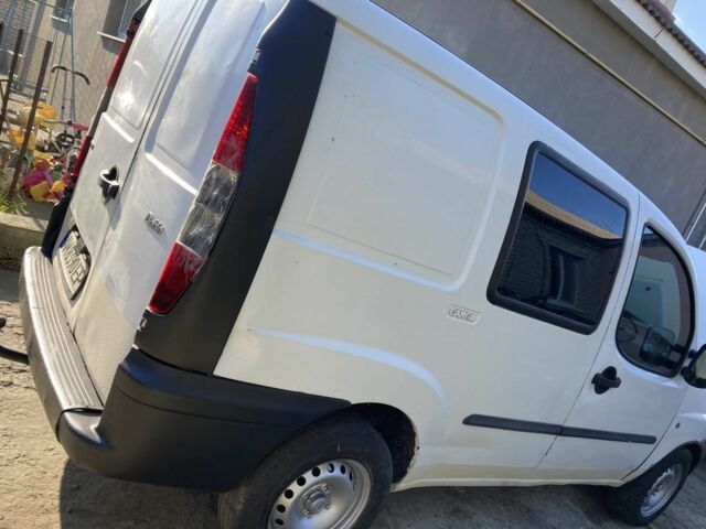 Белый Фиат Добло, объемом двигателя 1.9 л и пробегом 235 тыс. км за 2600 $, фото 1 на Automoto.ua